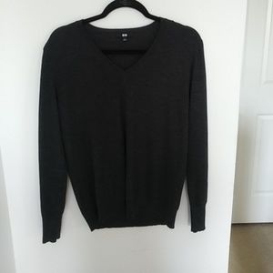 Uniqlo 100% wool v neck